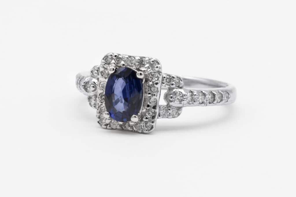 Oval Sapphire and Diamond White gold Ring