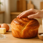 découvrez le secret d'une brioche feuilletée maison, légère et croustillante, grâce à notre recette facile et conseils pour une pâte parfaite à chaque fois.